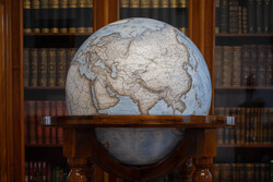 Személyre szabható kézműves földgömb - egyedi, sorszámozott, személyes módosításokkal