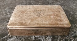 ​A Horthy-Korszak Egyedülálló Ereklyéje: Parancsnoki Ajándék a Budapesti 1. Honvéd Ezredtől