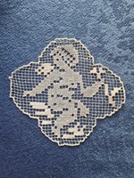 Bájos angyalkás antik csipke terítő nipp alátét vagy keretezhető virágot szedő putto