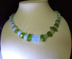 Akvamarin és peridot  nyaklánc ezüst kapoccsal