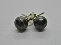 Elegáns ezüstfülbevaló hematit kövekkel