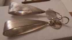 3 D CSEPP ALAKÚ VAGÁNYUL ELEGÁNS EZÜST FÜLBEVALÓ