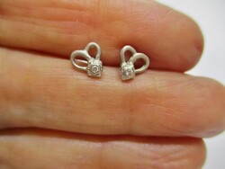 Szép kis ezüst fülbevaló fehér kövekkel