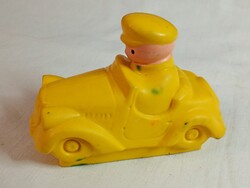 Gumi játékautó sofőrrel síppal 1960- retro sípoló csipogó játék autó