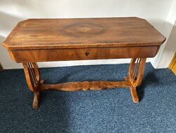 Biedermeier íróasztal lyra lábakkal