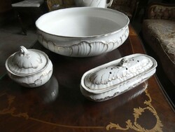 Antik, Belgiumban gyártott, szép állapotú fajansz mosdótál vizes kannával és két szappantartóval