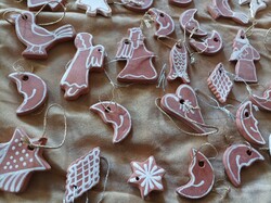 42 db kerámia " mézeskalács" karácsonyfa dísz, egyben