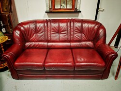 Ágyazható bőrkanapé antikolt bordó színű 3 személyes bőr kanapé nagyon szép állapotban