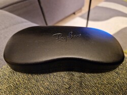 Ray-Ban márkájú, új, nem használt fekete szemüvegtok / napszemüvegtok, hozzá illő szemüveg törlővel