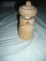 Fa diótörő figurás díszítéssel