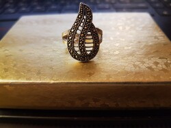 Nagyon szép állapotu  markazitköves, jelzett ezüst gyürüt kinálok eladásra századközepi-antik stil-
