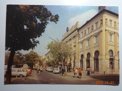 Régi, retró képeslap: Gyöngyös, Hotel Mátra, utcakép