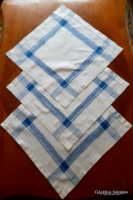 3 db monogramos , azsúros szélű nagy  szalvéta , terítő. 39x39 cm