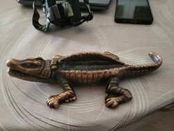 Régi tömör réz krokodil hamutál