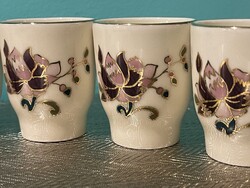 Zsolnay virágmintás likőrös vagy pálinkás poharak