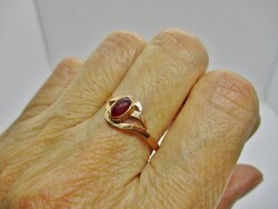 Szép régi arany gyűrű az 1950-es évekből piros kővel