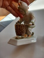 Jelzett porcelán nipp:Rőzseszedő.