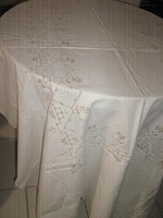 Csodaszép hímzett azsúros halvány drapp kézimunka terítő