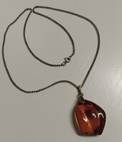 Retro Jelzett 925-ös ezüst nyaklánc rajta jezett orosz akasztón borostyán kővel ékített medállal