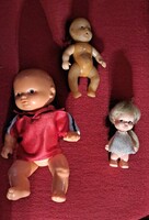 3 db régi műanyag baba egyben – retro játék gyűjteményből