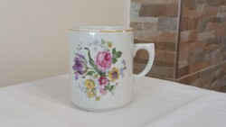 Zsolnay porcelán teás bögre szoknyás, szélén sárga csík