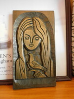 Faragott falidísz - lány galambbal