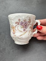 Bájos kávés csésze kedves formával és dekorral a szecesszió korából