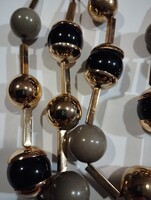 Csodálatos arany tónusú nyaklánc fekete bőr alapon