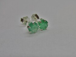 Ezüst fülbevaló szép világos zöld smaragdokkal