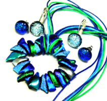 Dichroic színpompa üvegékszer szett nyaklánc, stiftes és kapcsos fülbevaló