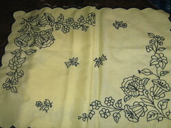 Gyönyörű kalocsai hímzett terítő futó