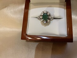 Margaréta gyűrű Smaragd gyémántokkal.