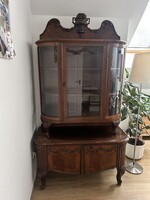 Neo-barokk rozsas, intarzias vitrin hajlitott uveggel