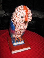 RITKA, Herendi kínai pikkelymintás a legnagyobb méretű bagoly, könyvön