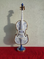 Szász Endre porcelán hegedű ritka mintával, lila színbe eladó.