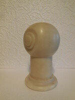 Modern dísztárgy , mértanilag szabályos gömbbel , precíz forgácsolással , kidolgozott  termék