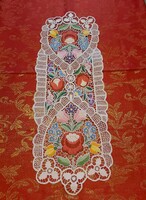 Gyönyörű Richelieu csipke keményített asztalterítő  kalocsai virágokkal