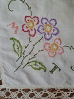 1 pár hímzett lenvászon szalvéta horgolt csipkével 38x38 cm