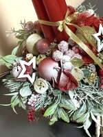 Adventi asztaldísz piros-arany modern-rusztikus kaspóban, klasszikus piros-arany színekben