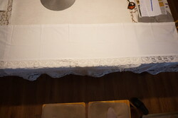 43x220 cm.-es riselt fehér falvédő alul sormintával eladó.