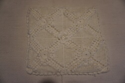 40x44 cm.-esriselt és hímzett díszes fehér párnahuzat díszpárnához eladó.