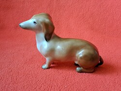 Aquincumi tacskó porcelán kutya figura hibátlan állapotban