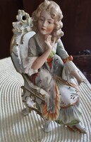 ANTIK GRAFENTHAL JELZETT NÉMET PORCELÁN, VIKTORIÁNUS RUHÁBAN ÜLŐ LÉDY, DÍSZES RÉSZLETEKKEL.