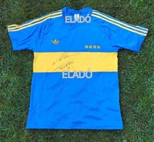 Diego Maradona által dedikált szurkolói Boca Juniors mez az 1981-82-es szezonból