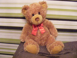 Nagy maci, piros masni