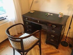 Hagyományos íróasztal, használt, megkímélt állapotban Tihanyban eladó hozzá illő karosszékkel