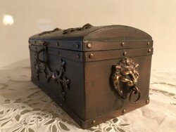 LÁDA - FÉM - RÉZ - ALKUKÉPES - 1 kg - 23 x 10 x 10 cm - KÉZMŰVES - RÉGI - HIBÁTLAN