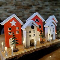 Karácsonyi falu LED világítással rusztikus fán