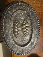 19. századi zsidó ezüsttányér haláhoknak Tóra-felirattal