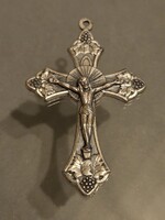 Részletgazdag kereszt Jézus korpusszal